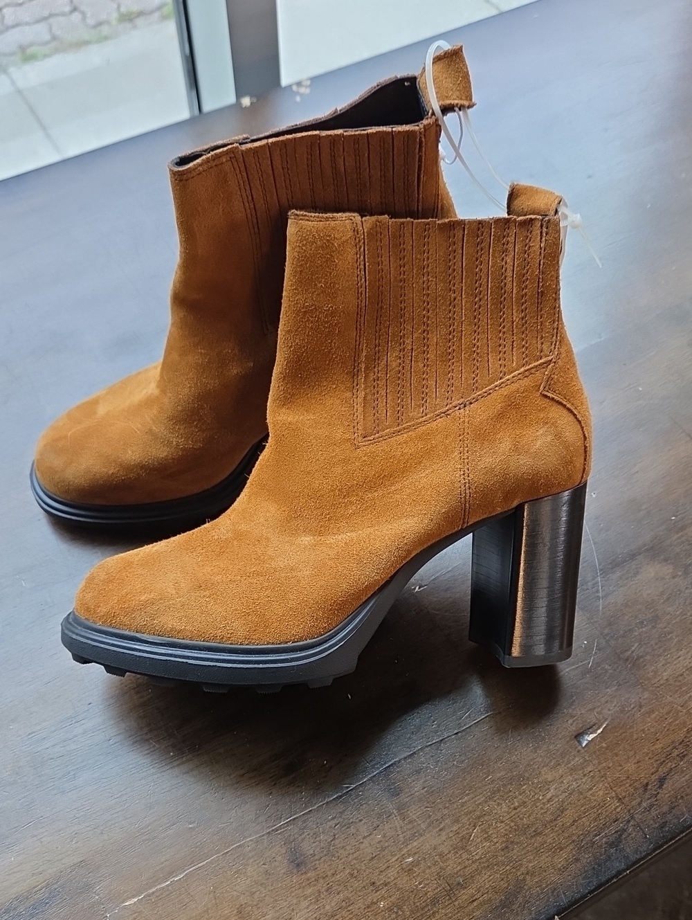 Geox Size EU 38 US 8 Suede Chunky Heel Ankle Bootie in Tan NEW